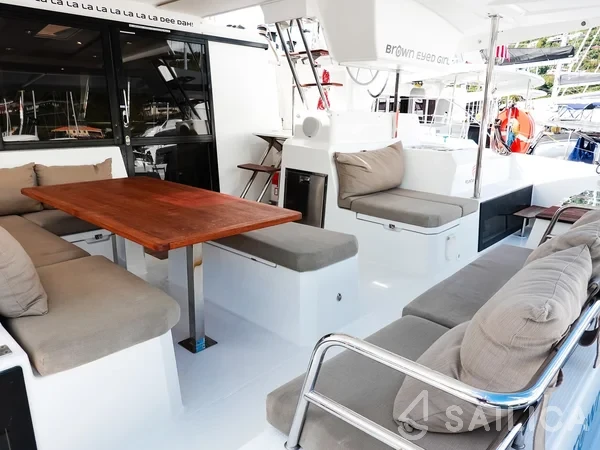 Astréa 42 - Yacht Charter Sailica
