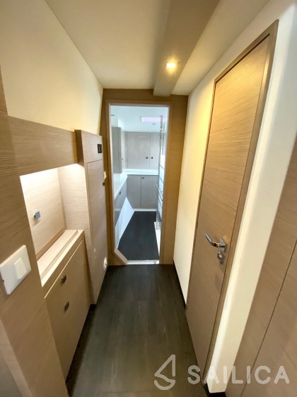 Astréa 42 - Yacht Charter Sailica