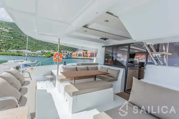 Astréa 42 - Yacht Charter Sailica