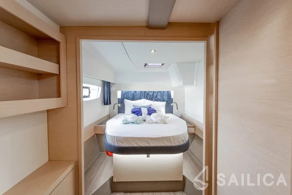 Astréa 42 - Yacht Charter Sailica