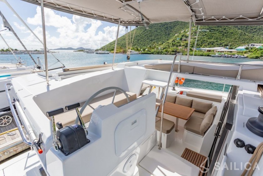 Astréa 42 - Yacht Charter Sailica
