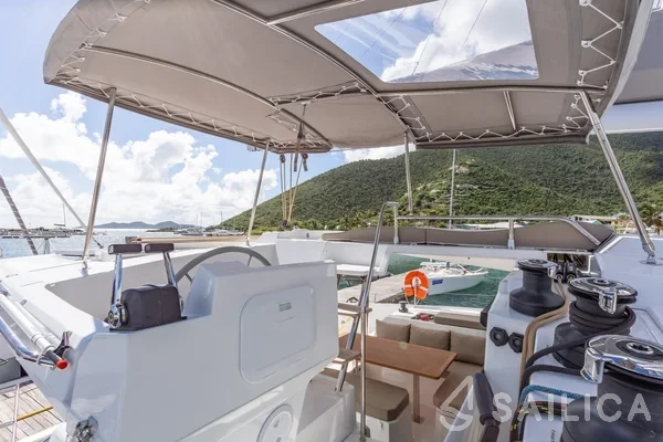 Astréa 42 - Yacht Charter Sailica