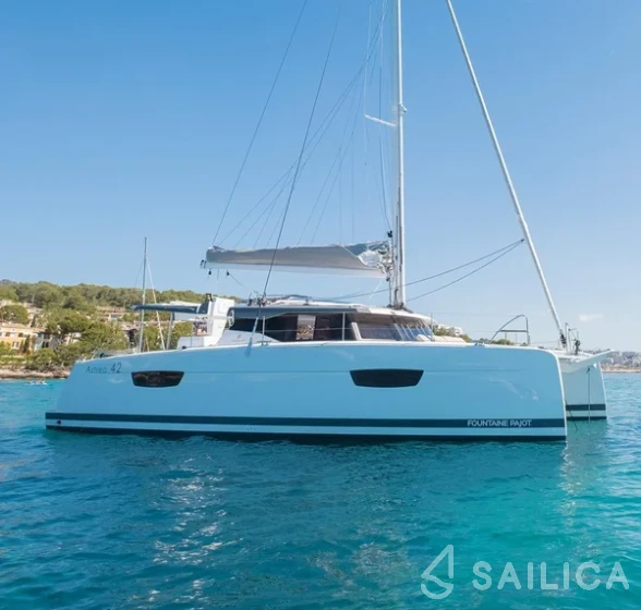 Astréa 42 - Yacht Charter Sailica