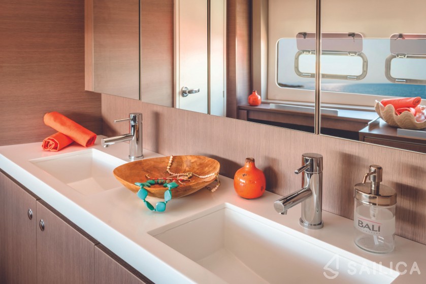 Bali 4.8  - Yacht Charter Sailica