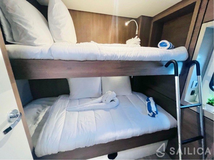 Bali 4.6 - Yacht Charter Sailica