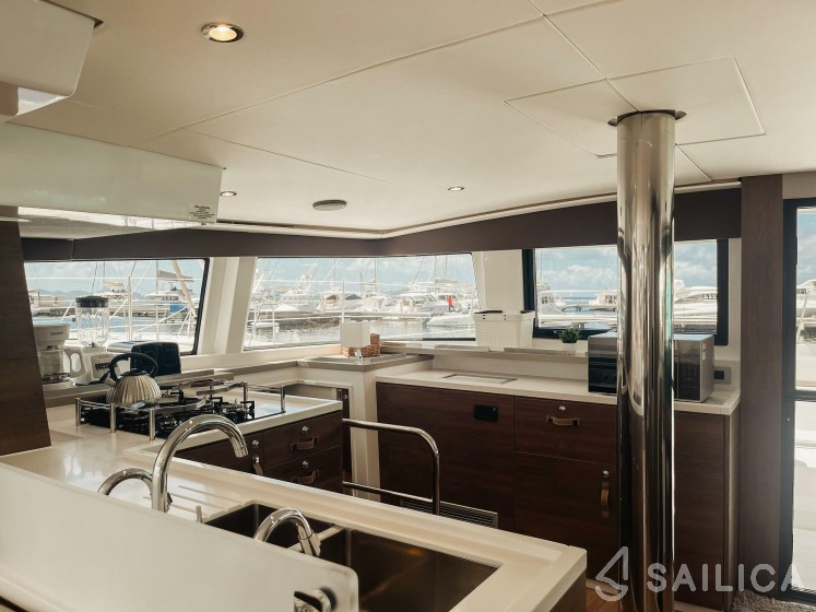 Bali 4.6 - Yacht Charter Sailica