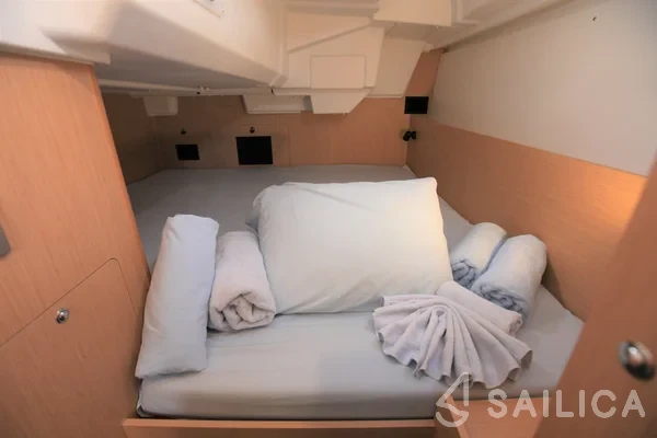 Oceanis 35.1 - Yacht Charter Sailica