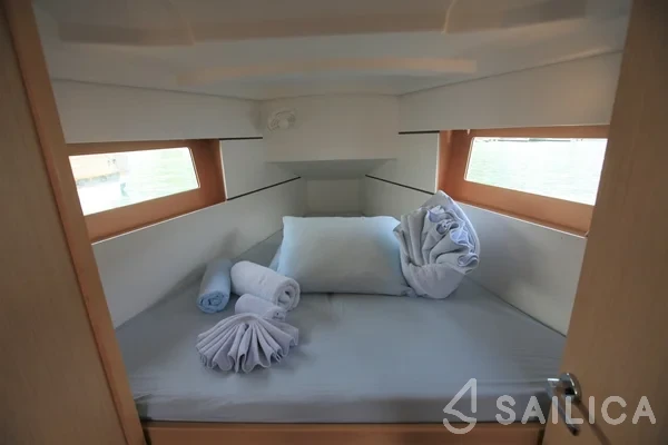 Oceanis 35.1 - Yacht Charter Sailica