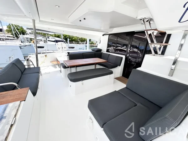 Elba 45 - Yacht Charter Sailica