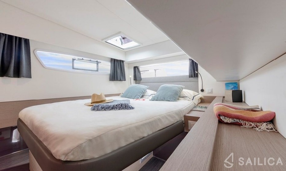 Elba 45 - Yacht Charter Sailica