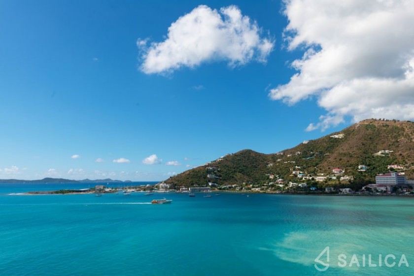 Aura 51 - Yacht Charter Sailica