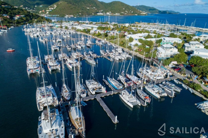 Aura 51 - Yacht Charter Sailica
