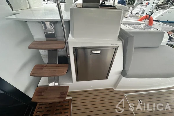 Aura 51 - Yacht Charter Sailica