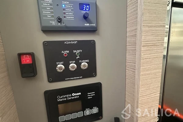 Aura 51 - Yacht Charter Sailica