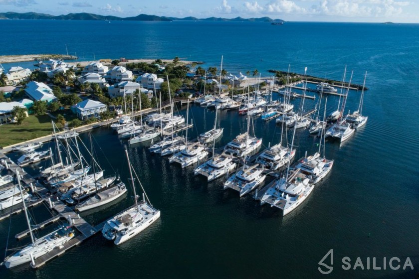 Aura 51 - Yacht Charter Sailica