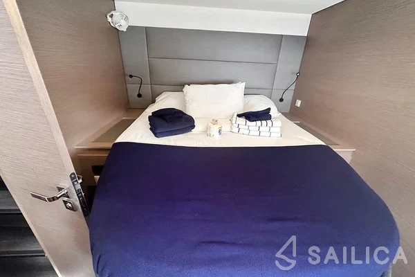 Aura 51 - Yacht Charter Sailica