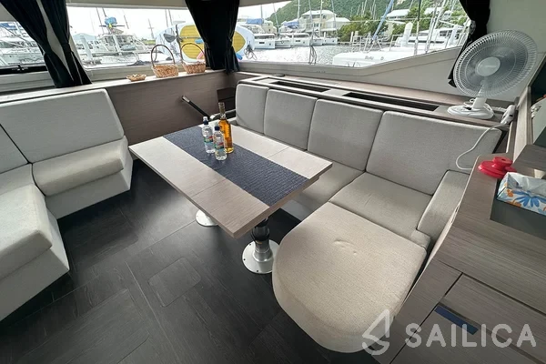 Aura 51 - Yacht Charter Sailica