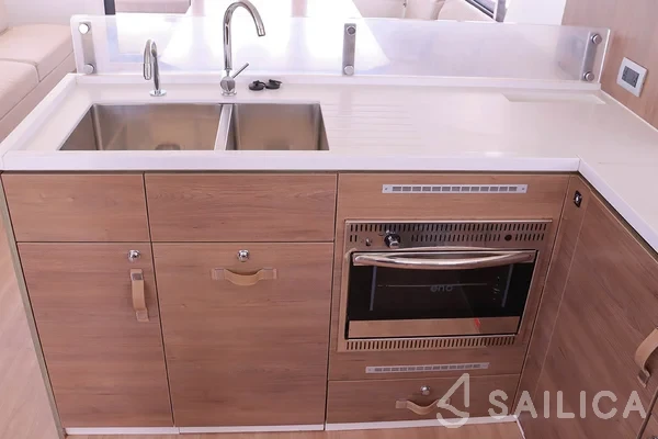 Bali 4.6 - Yacht Charter Sailica