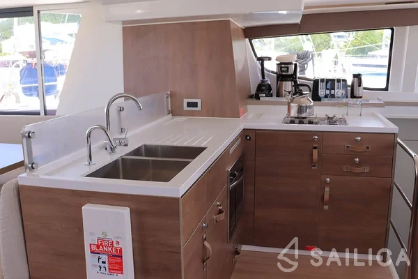 Bali 4.6 - Yacht Charter Sailica