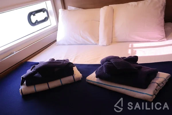 Bali 4.6 - Yacht Charter Sailica