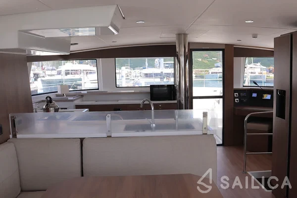 Bali 4.6 - Yacht Charter Sailica