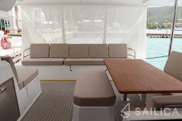 Astréa 42 - Yacht Charter Sailica