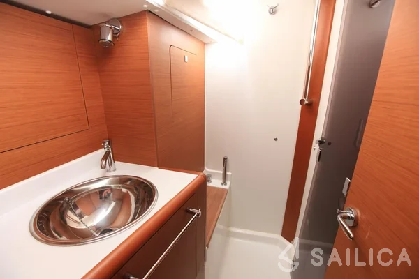 Sun Odyssey 419 - Yacht Charter Sailica