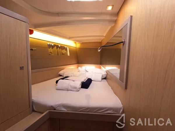 Oceanis 48 - Yacht Charter Sailica
