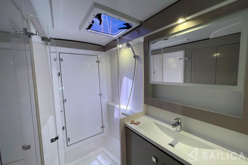 Lucia 40 - Yacht Charter Sailica