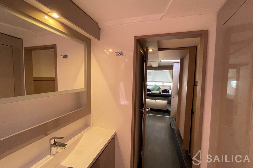Lucia 40 - Yacht Charter Sailica