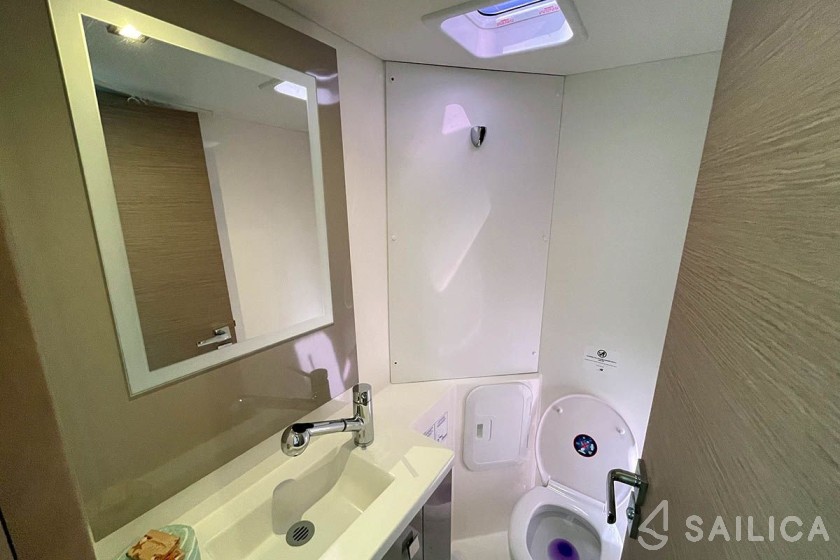 Lucia 40 - Yacht Charter Sailica