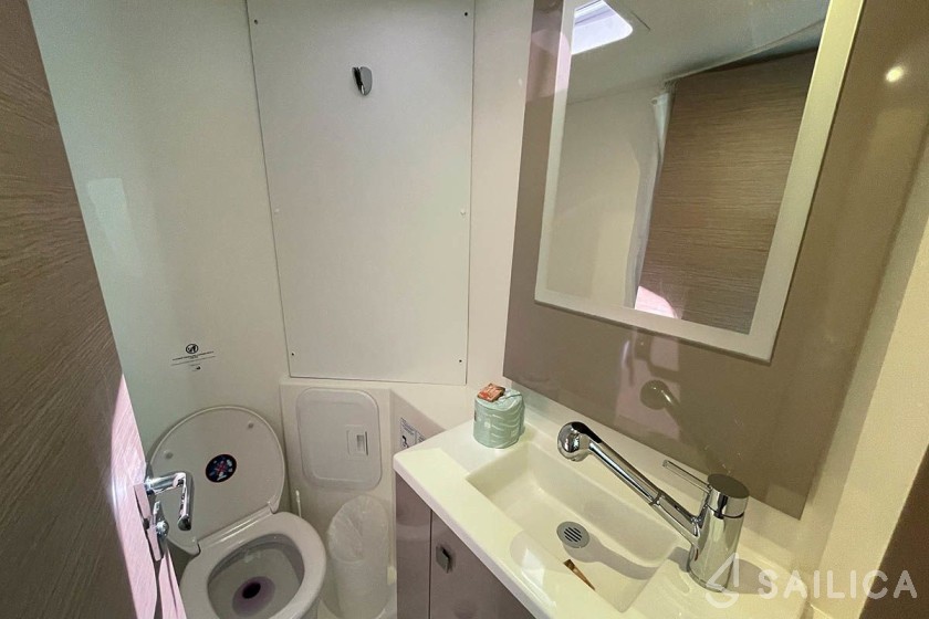 Lucia 40 - Yacht Charter Sailica