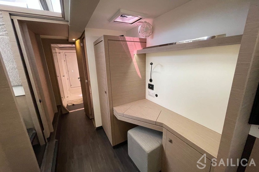Lucia 40 - Yacht Charter Sailica