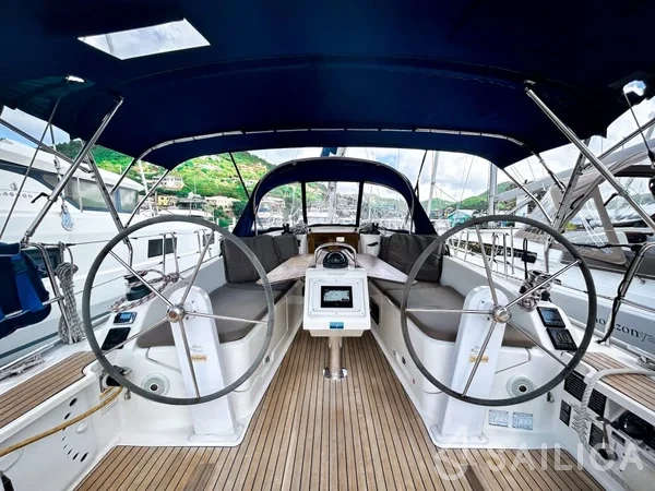 Bavaria 37 - Yacht Charter Sailica