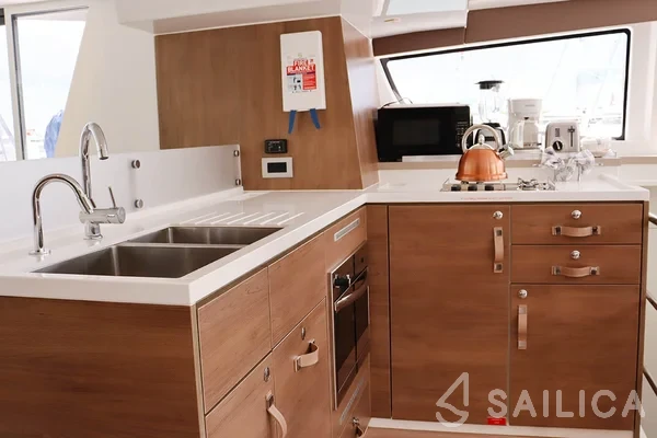 Bali 4.6 - Yacht Charter Sailica