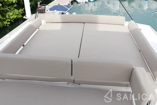 Bali 4.6 - Yacht Charter Sailica
