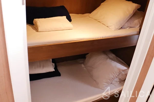 Bali 4.6 - Yacht Charter Sailica