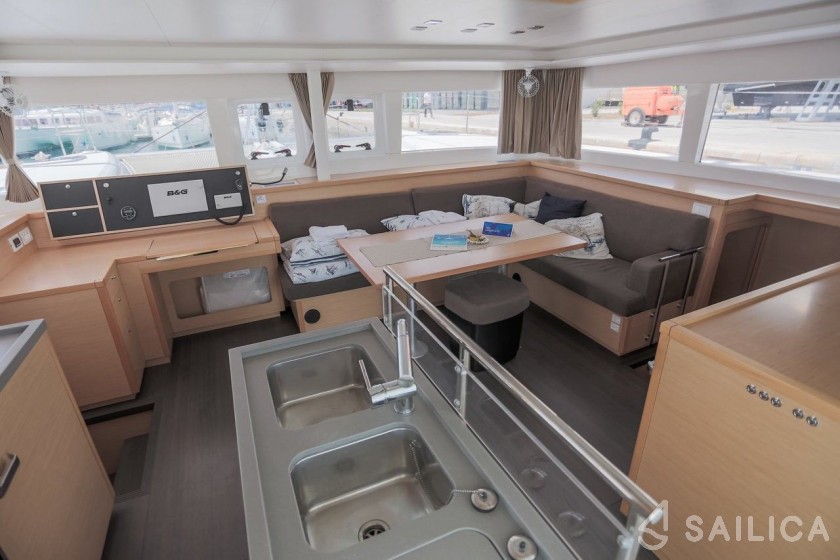 Lagoon 450  Flybridge - Yacht Charter Sailica