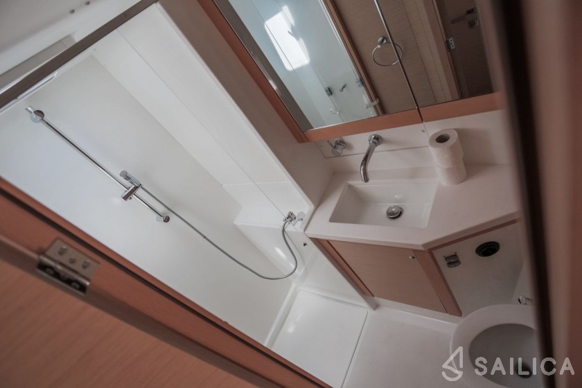 Lagoon 450  Flybridge - Yacht Charter Sailica