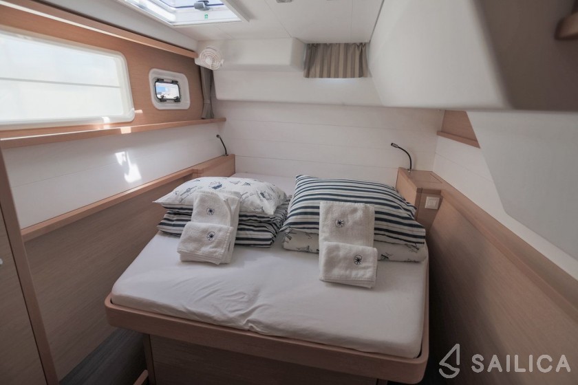 Lagoon 450  Flybridge - Yacht Charter Sailica