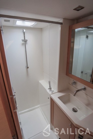 Lagoon 450  Flybridge - Yacht Charter Sailica