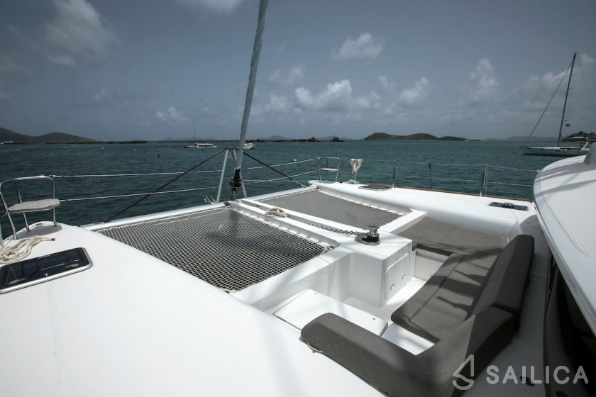Lagoon 450  Flybridge - Yacht Charter Sailica
