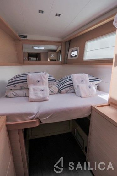 Lagoon 450  Flybridge - Yacht Charter Sailica