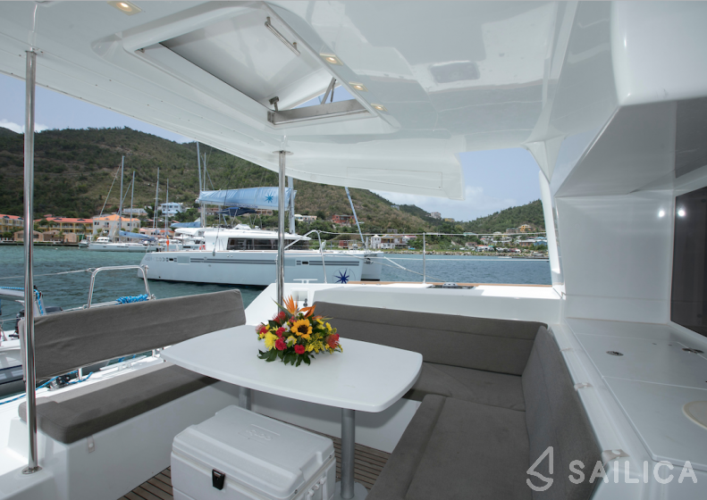 Lagoon 450  Flybridge - Yacht Charter Sailica