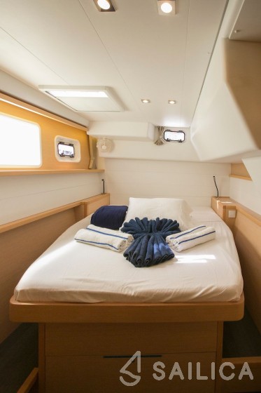 Lagoon 450  Flybridge - Yacht Charter Sailica