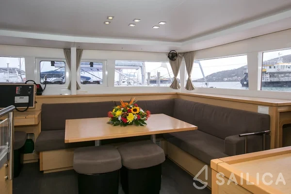 Lagoon 450  Flybridge - Yacht Charter Sailica