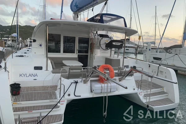 Lagoon 40 - Yacht Charter Sailica