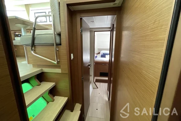 Lagoon 40 - Yacht Charter Sailica