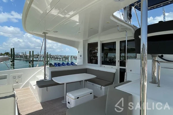 Lagoon 40 - Yacht Charter Sailica