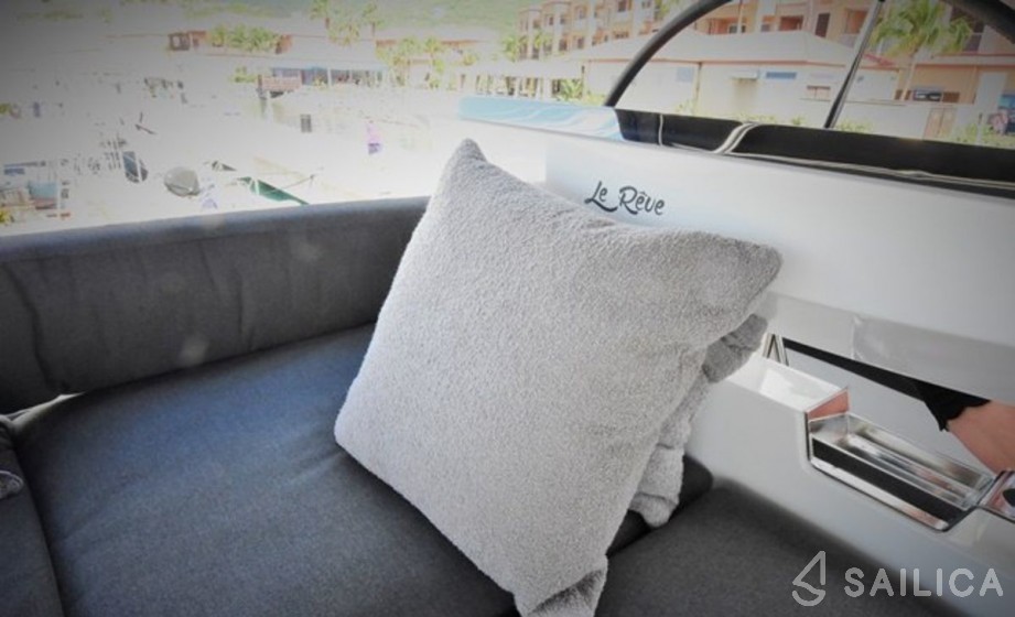 Lagoon 620 - Yacht Charter Sailica